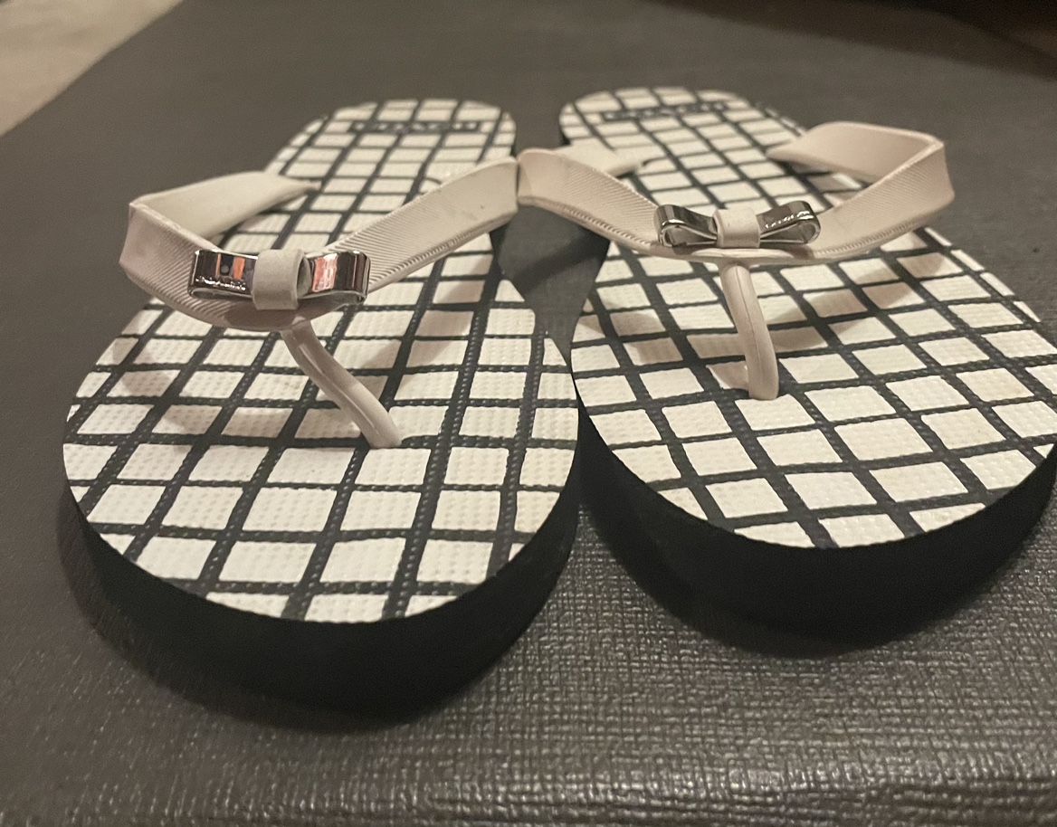Coach flipflops image indicator(2)