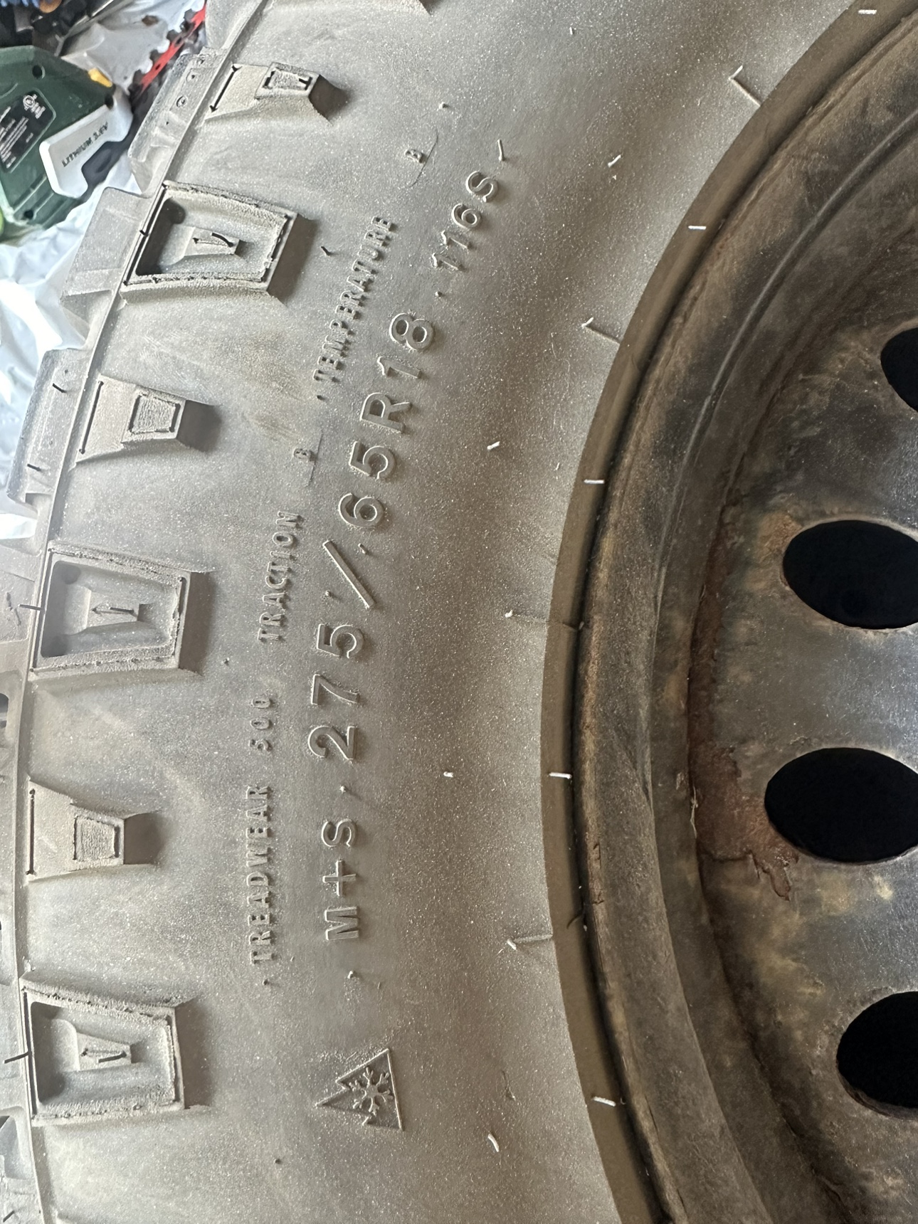Set of 4 275/65R18 Tires on rims - photo 3