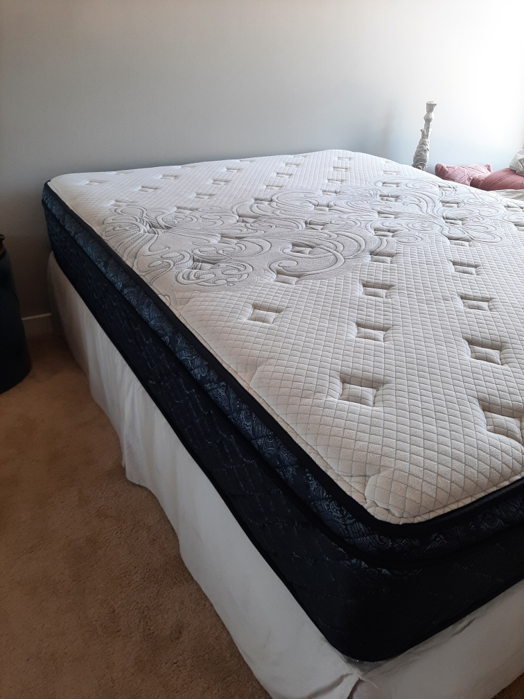 queen mattress - photo 2