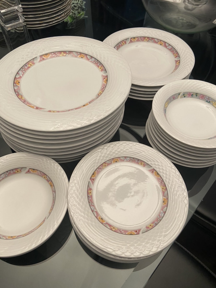Dinnerware Set