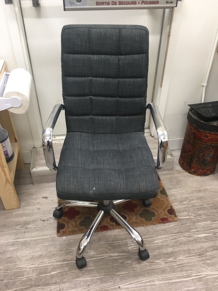 ROLLING OFFICE ARMCHAIR thumbnail