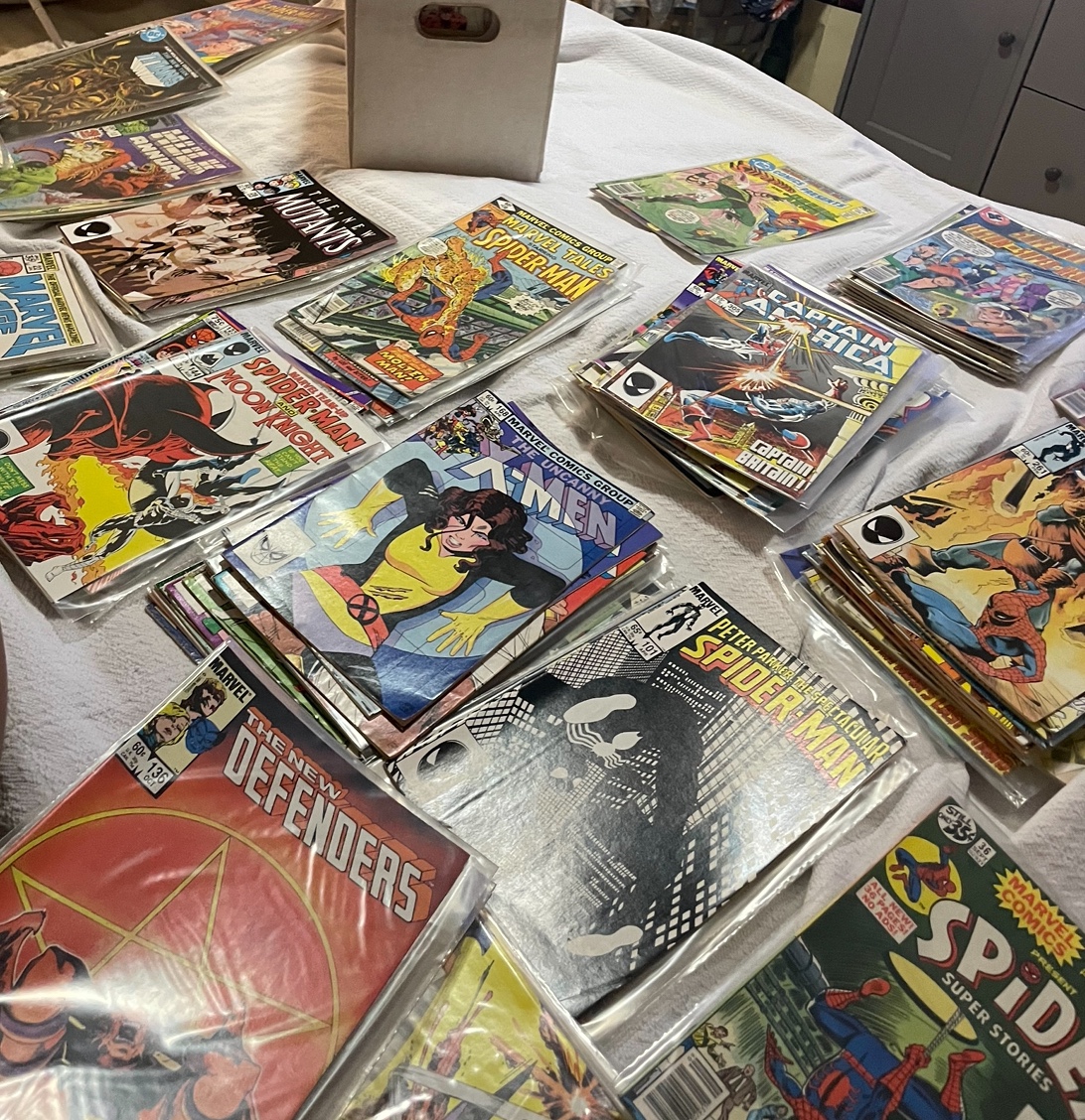 Vintage comics lot thumbnail