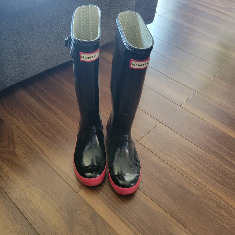 Hunter Women's Black and pink Rain Boots