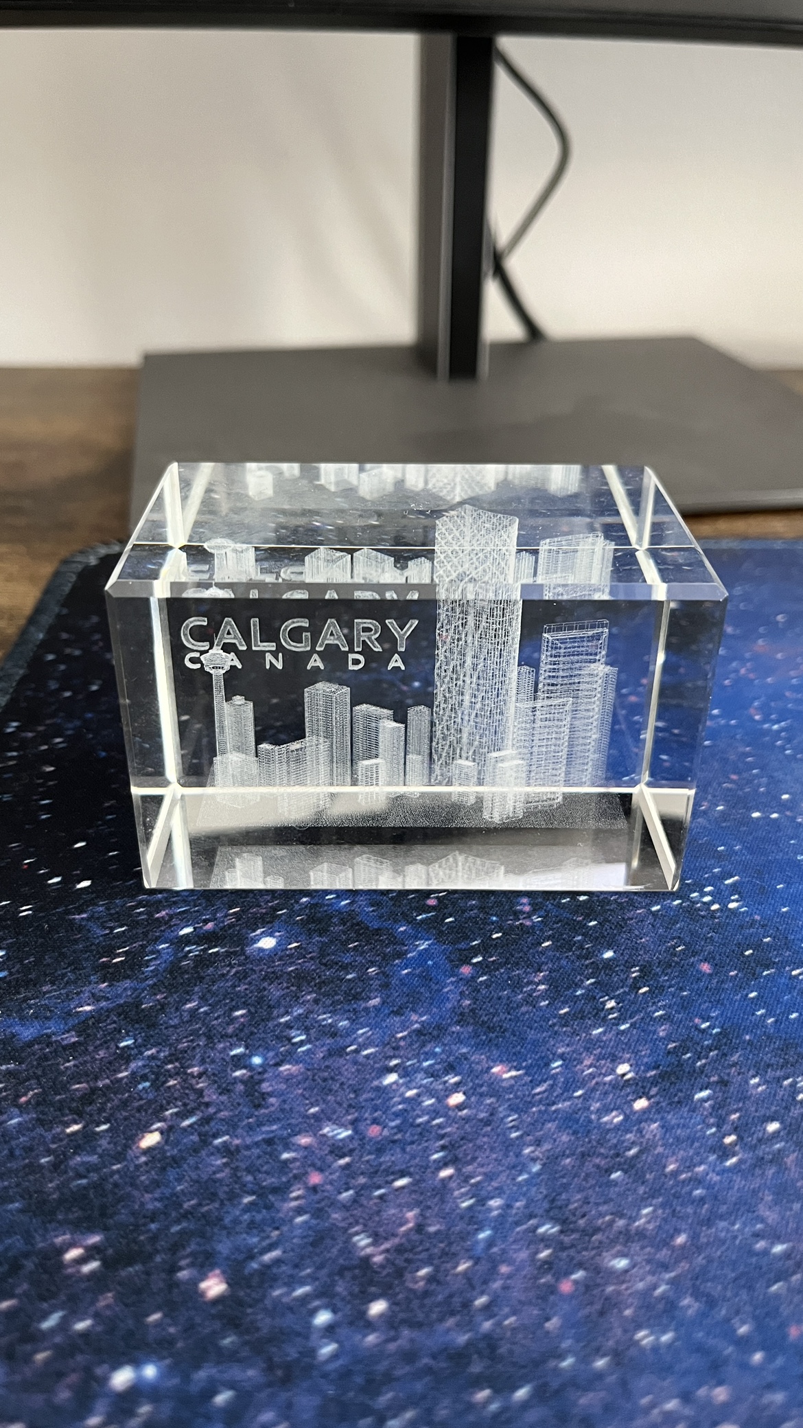 Calgary Crystal Cityscape Paper weight image indicator(2)
