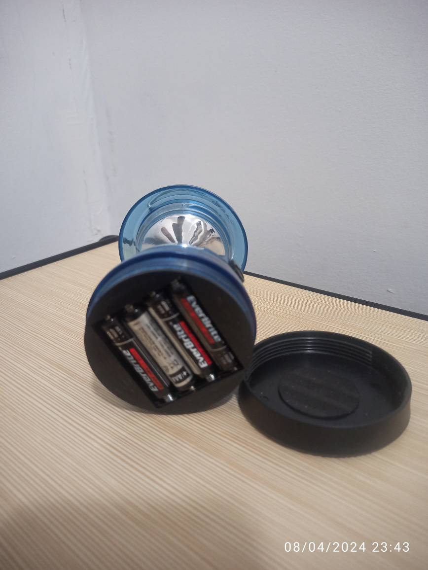 URGENT!!! Ozark Trail Blue LED Lantern+4 AAA batteries image indicator(4)