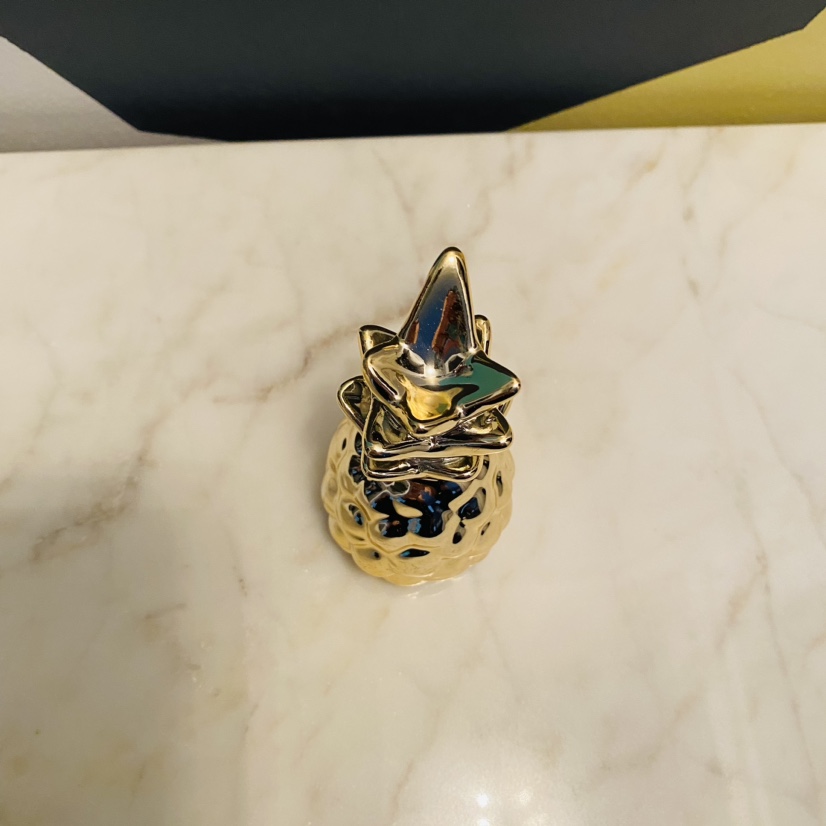 Gold Pineapple Figurine image indicator(2)