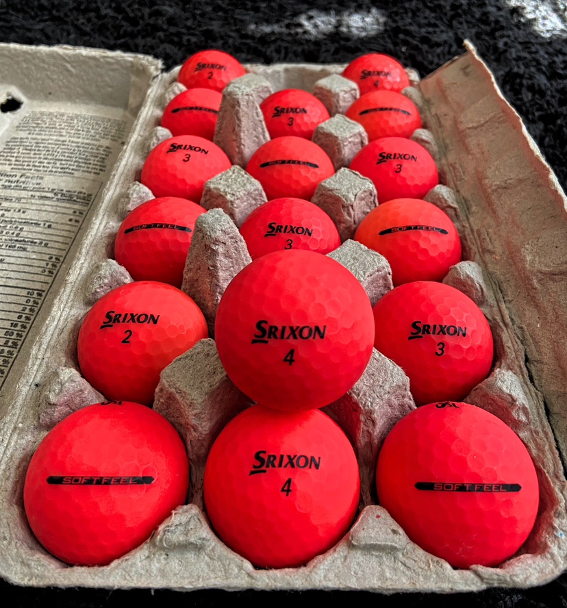 18 Srixon Soft Feel Red Golf Balls thumbnail