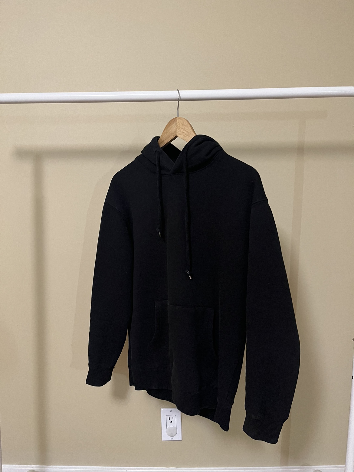 Black hoodie L image indicator(2)