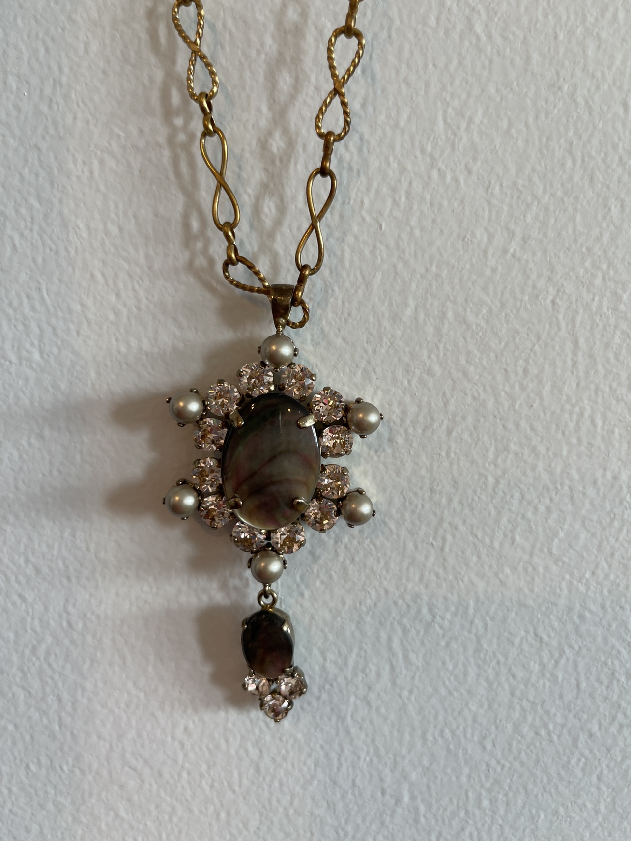 Mother of Pearl Necklace with Rhinestone image indicator(3)