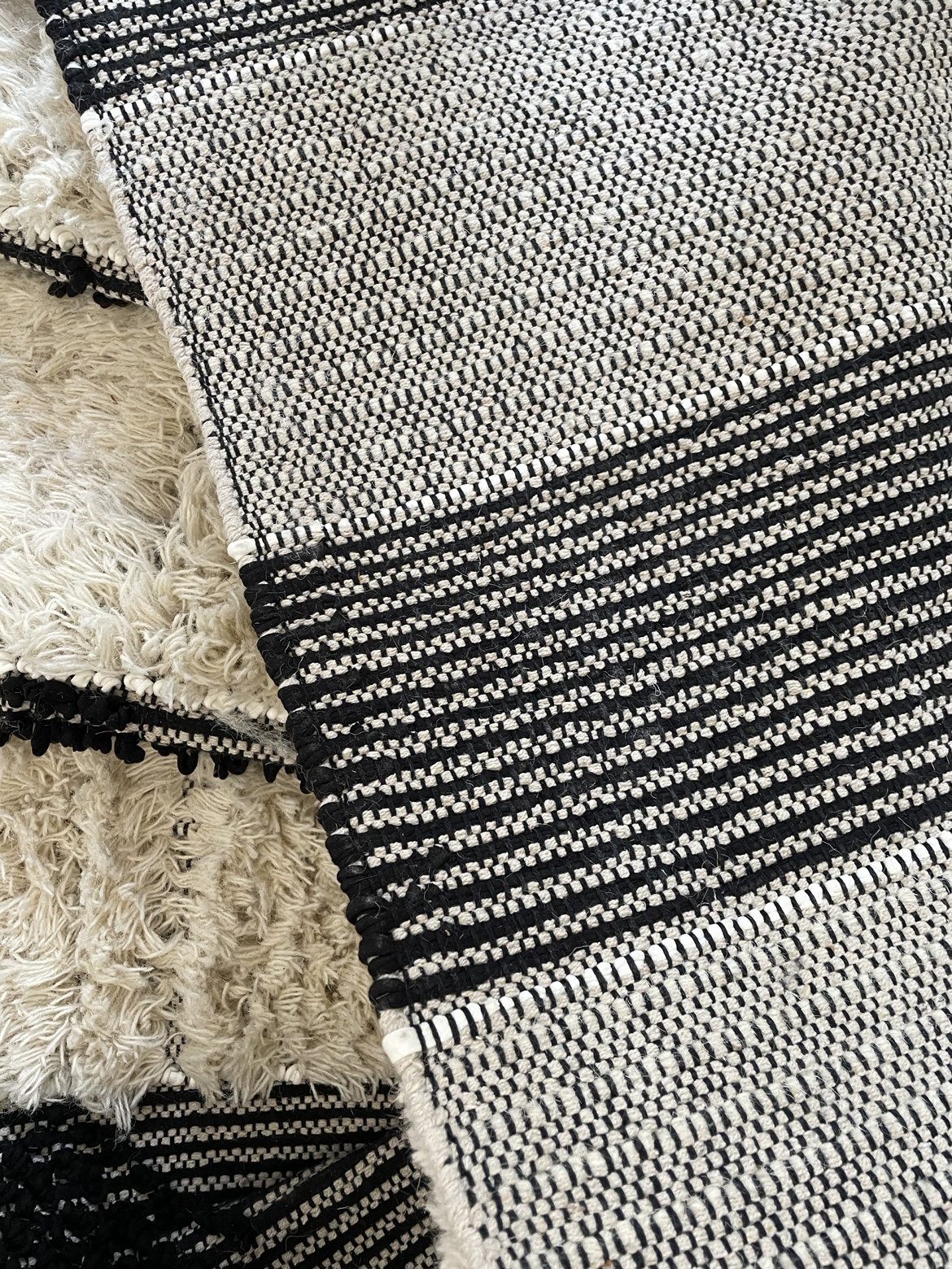 Black and white rug 8.5 x 12 feet - photo 4