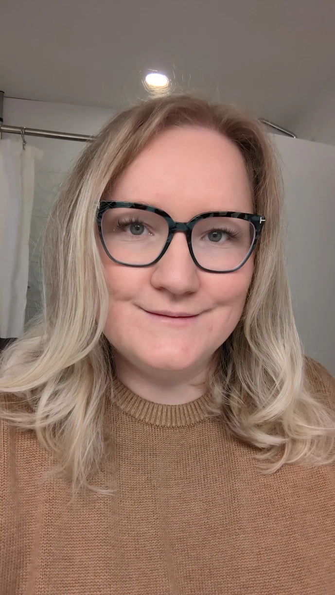 Laura profile