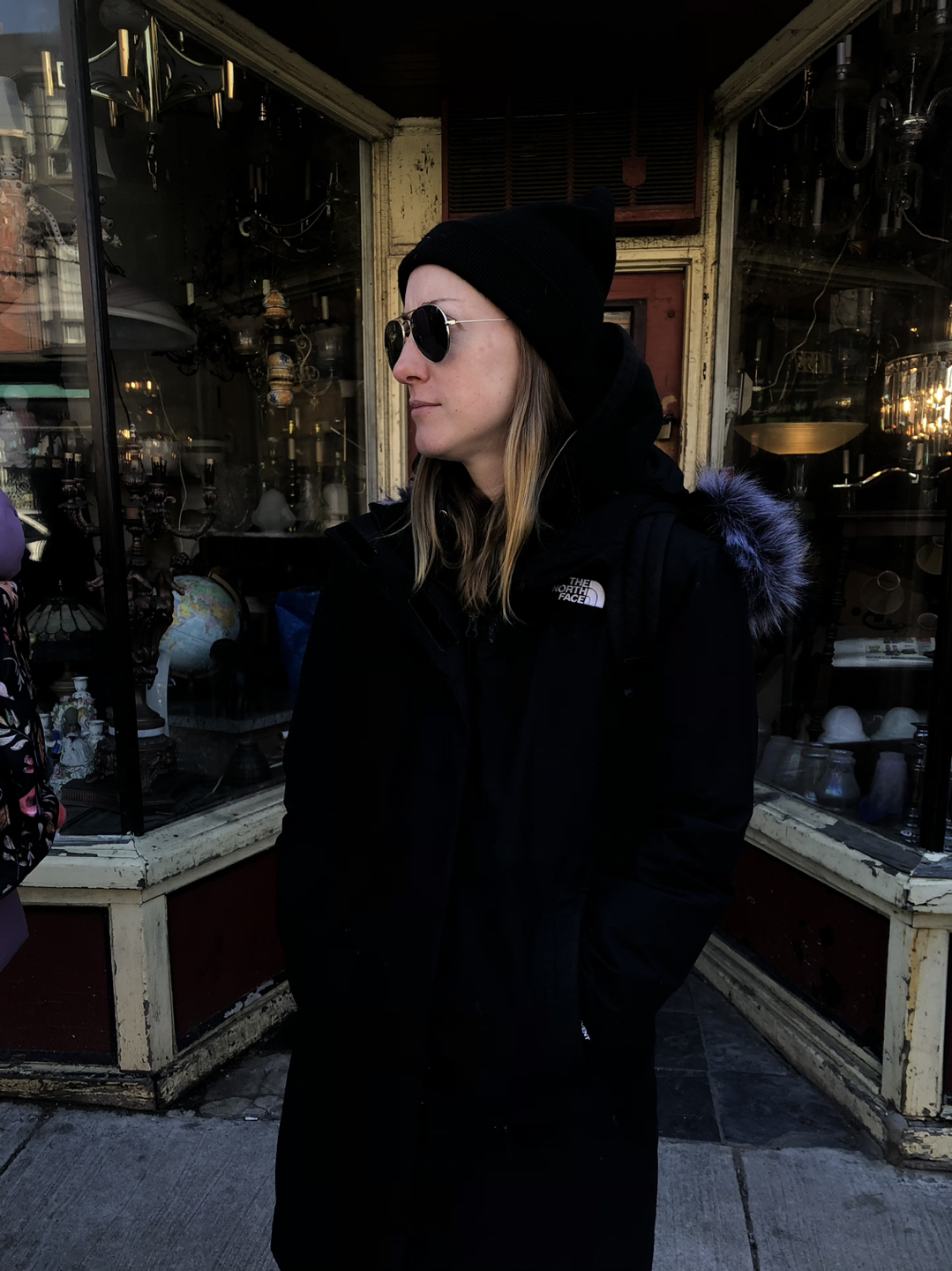 Dee profile
