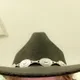 Dee profile