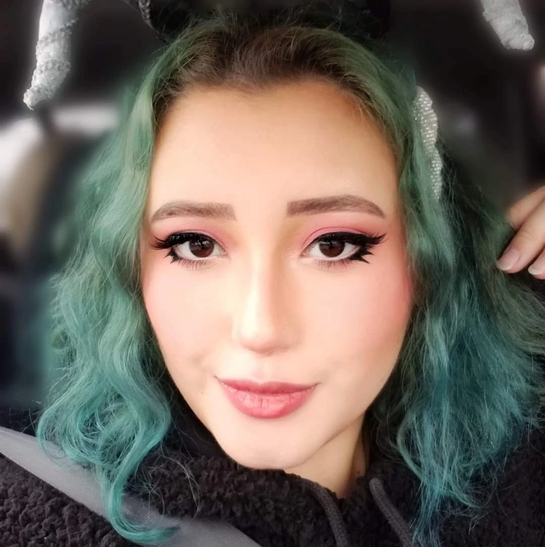 Mia profile