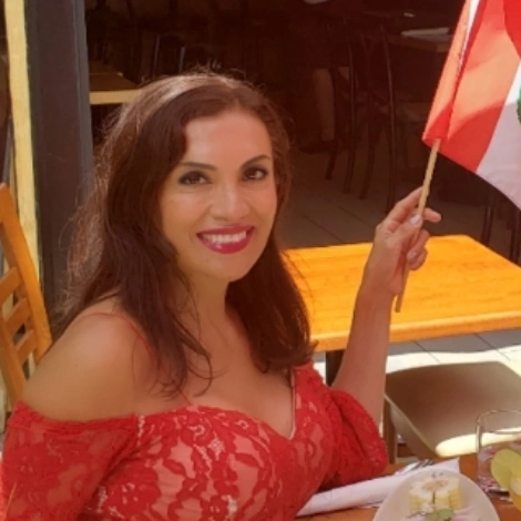 Laura Maro profile